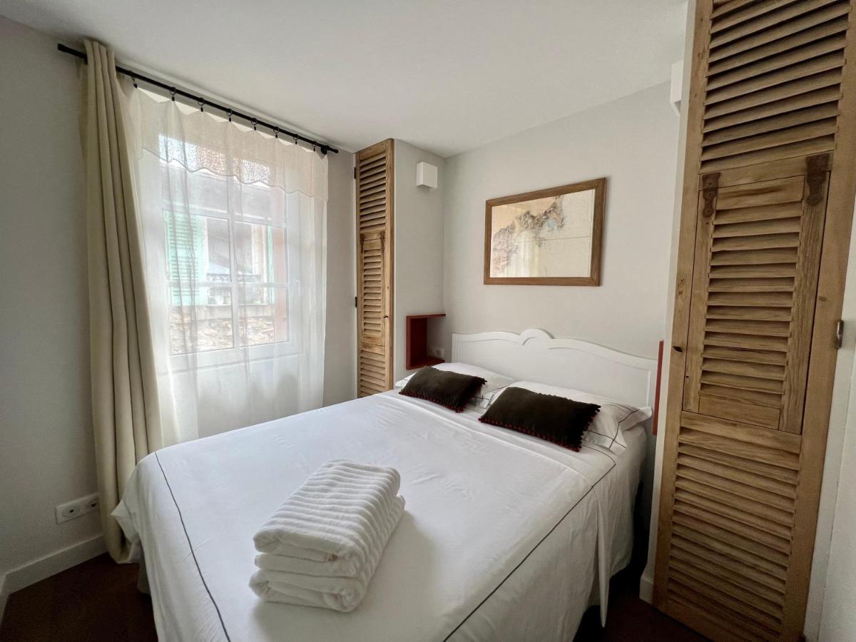 Les Petits Volets 2 Bed & Breakfast อองทีบส์ ภายนอก รูปภาพ