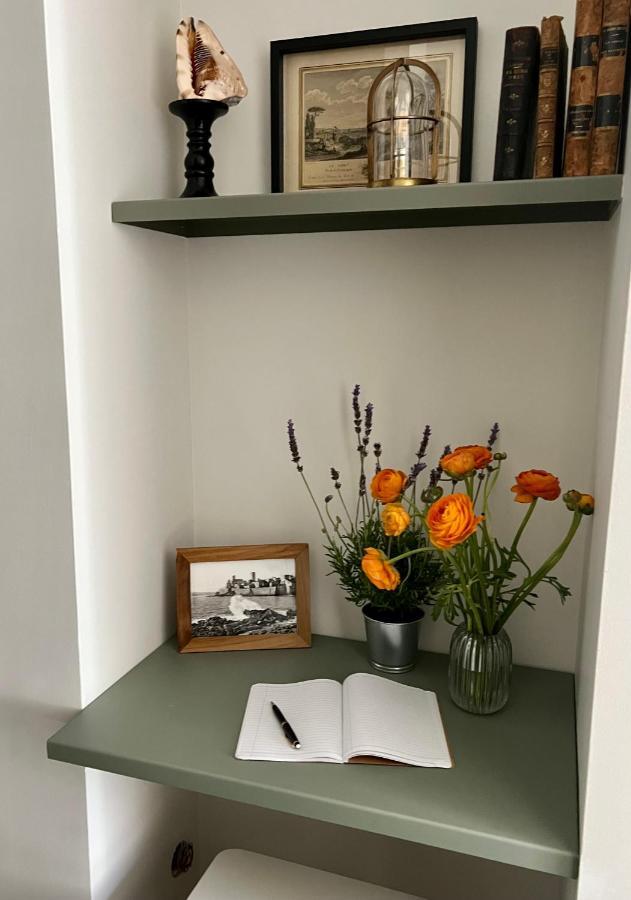 Les Petits Volets 2 Bed & Breakfast อองทีบส์ ภายนอก รูปภาพ